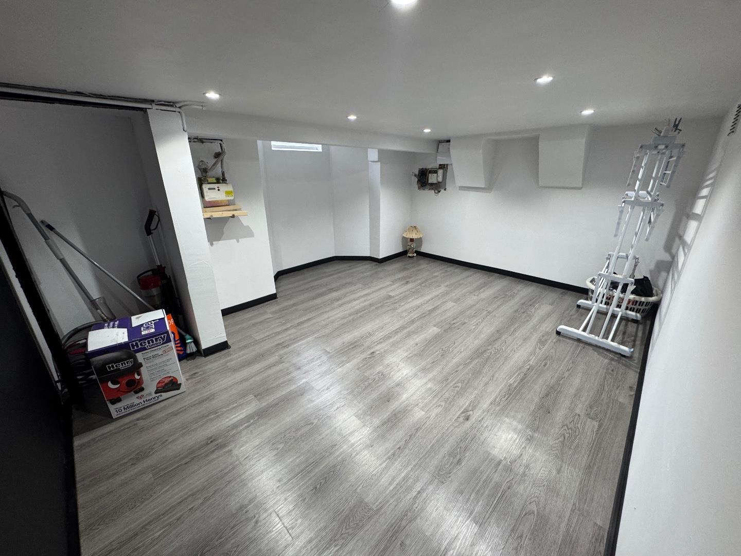 Adnitt Road, Abington