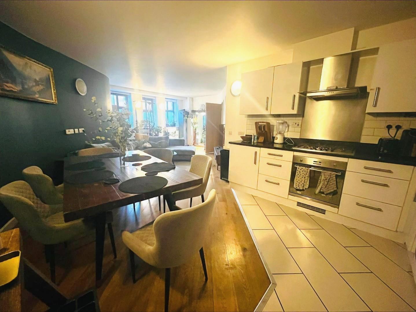 Grove Road, The Mounts