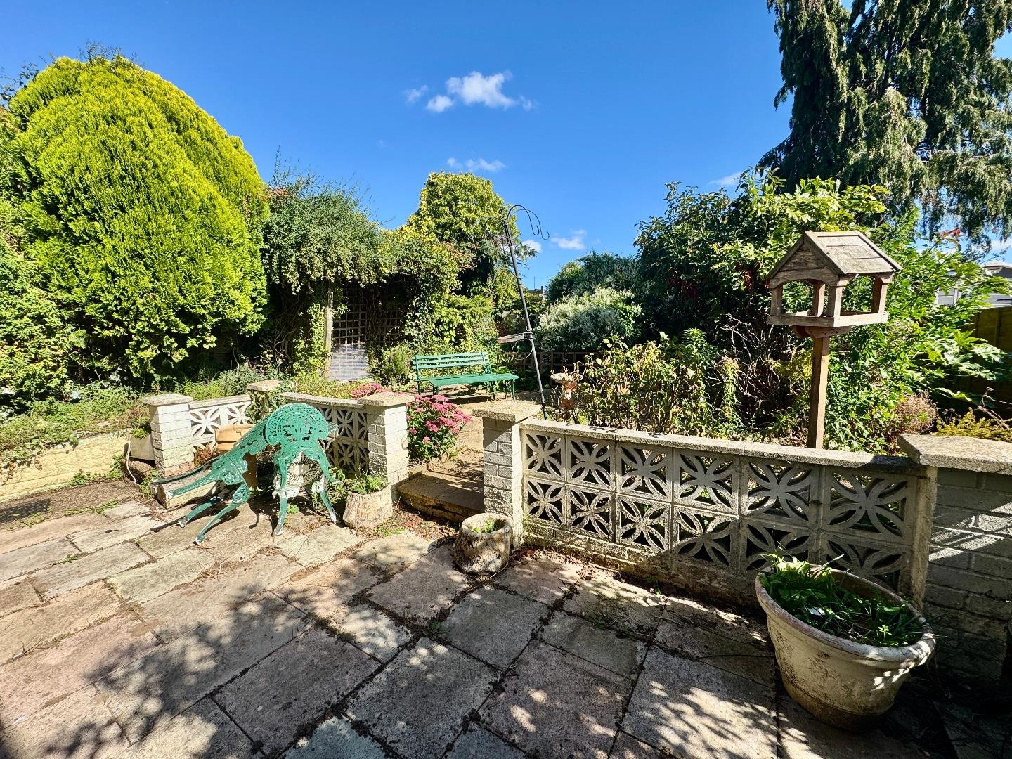 Hazeldene Road, Links View