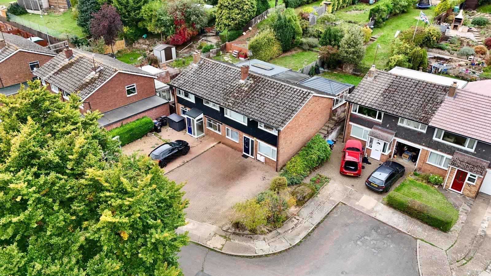 Bankside, Links View