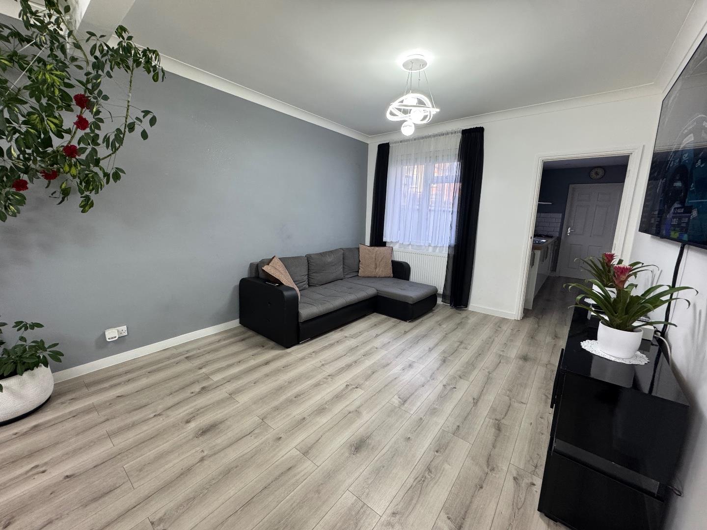 Adnitt Road, Abington