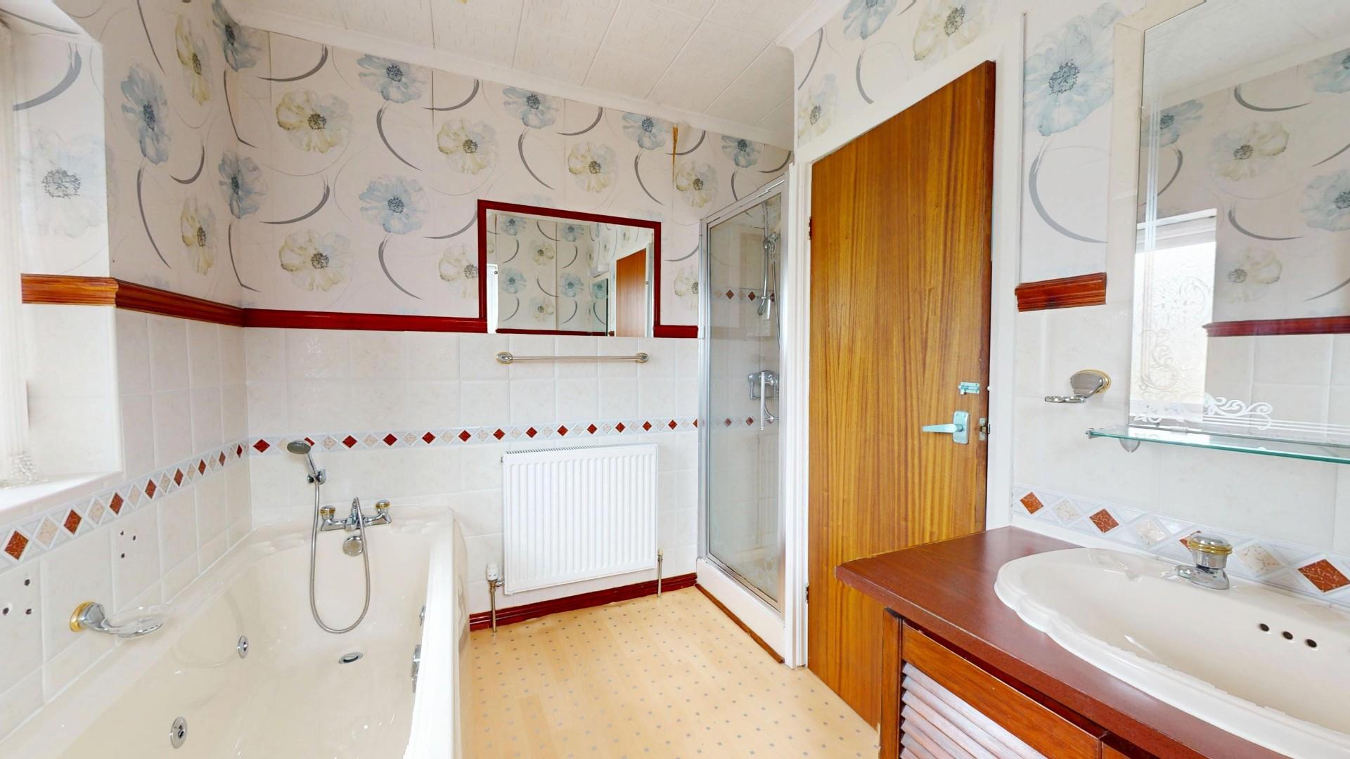 Bro Eryl, Bala - BATHROOM