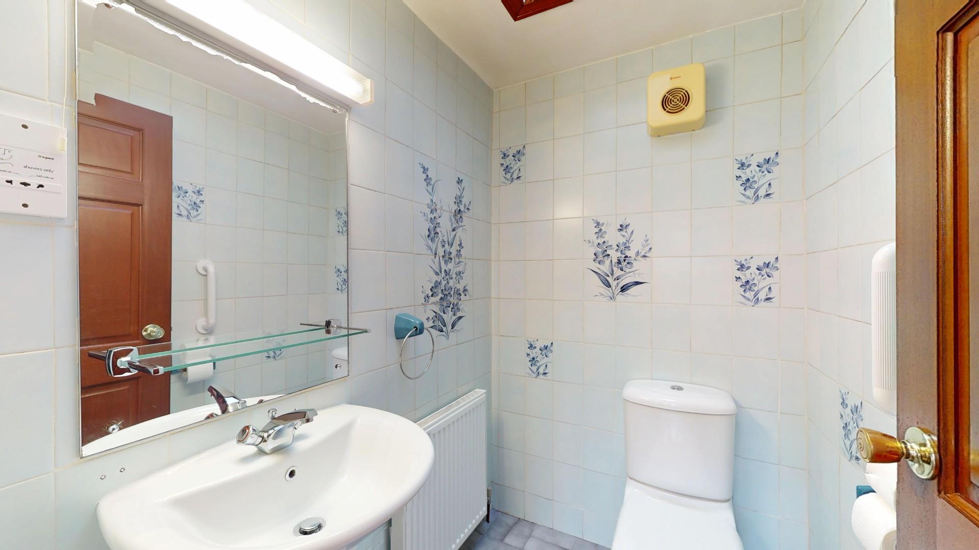 High Street, Bala - CLOAKROOM