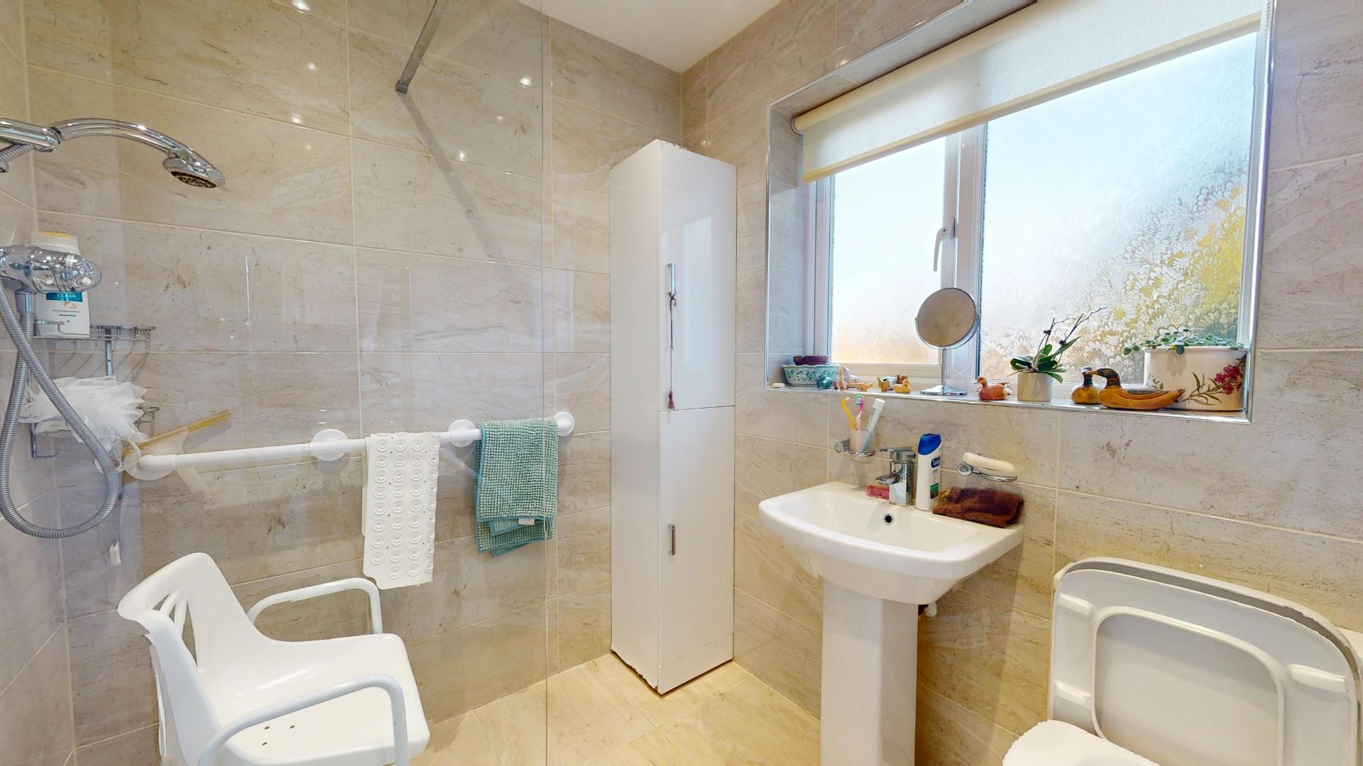 Glasfryn, Ruthin - SHOWER ROOM