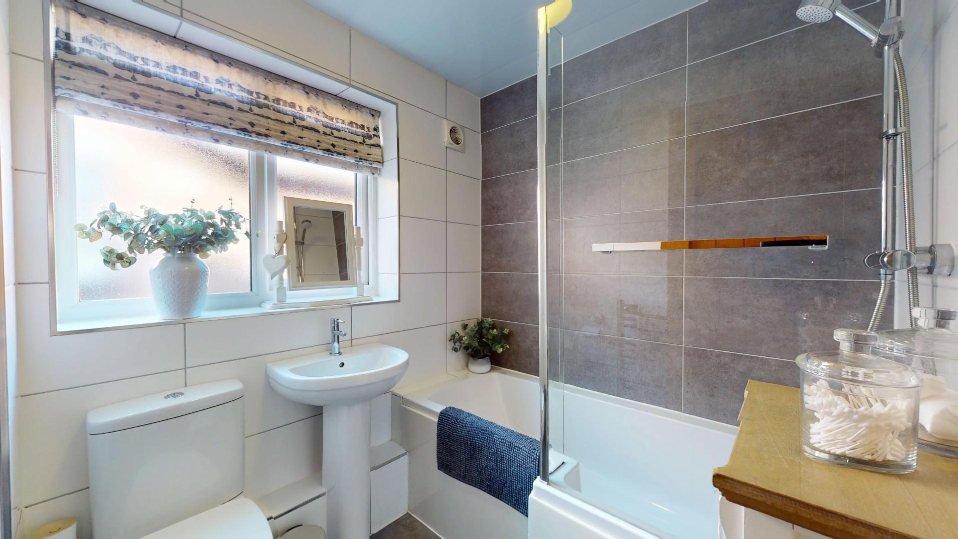 Maes Derw, Rhewl, Ruthin - BATHROOM