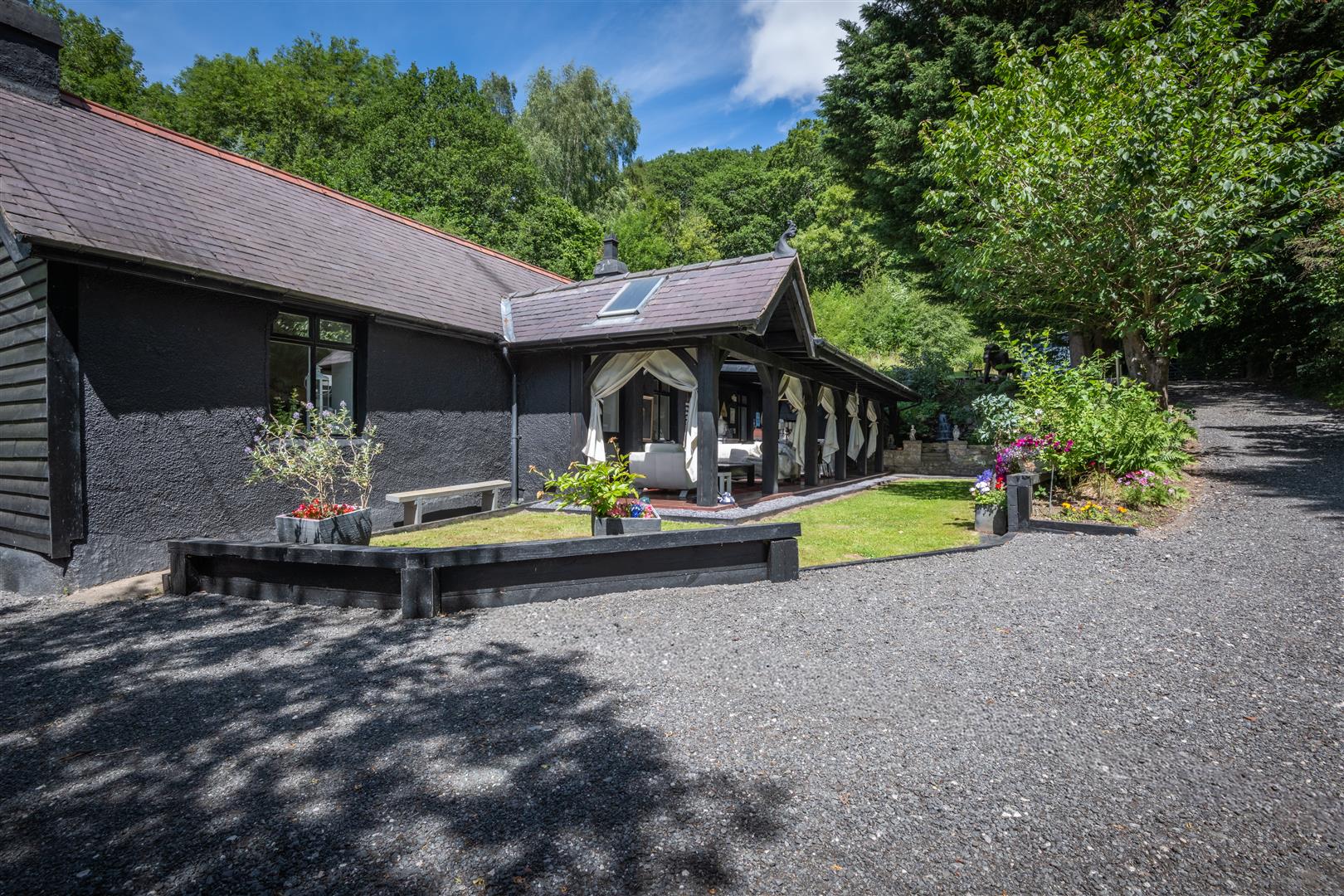 Denbigh Road, Afonwen, Mold - veranda