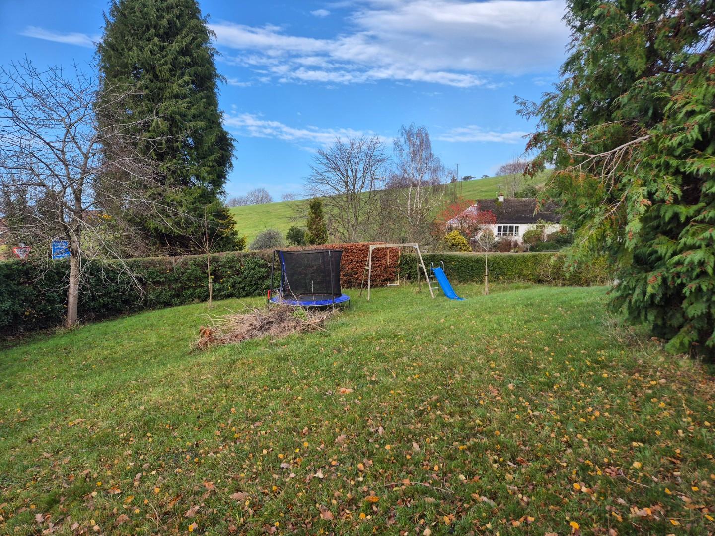 Lon Cae Glas, Llanbedr Dyffryn Clwyd, Ruthin - GARDENS