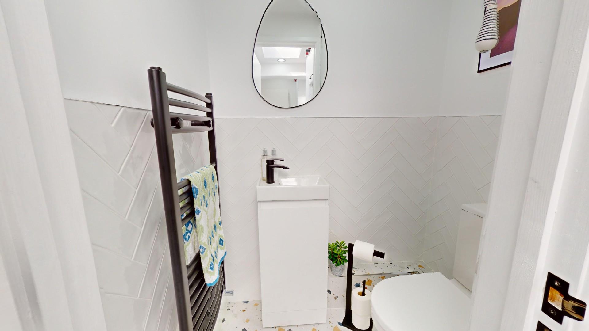 Llys Y Tywysog, Tremeirchion, St. Asaph - CLOAKROOM