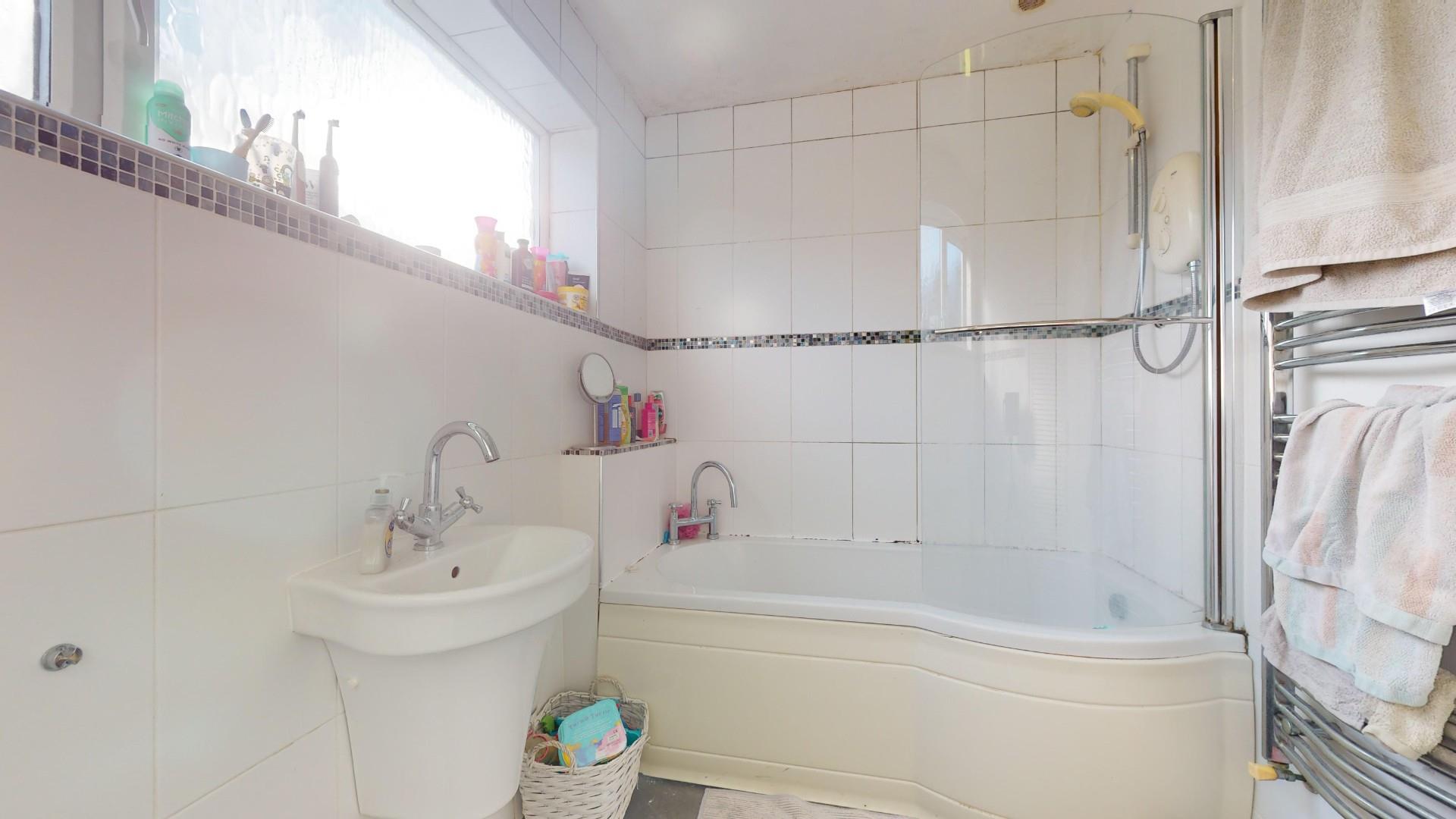 Tyn Y Parc, Ruthin - BATHROOM