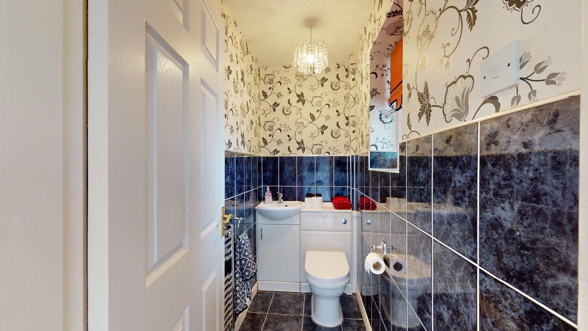 Stryd Y Brython, Ruthin - CLOAKROOM