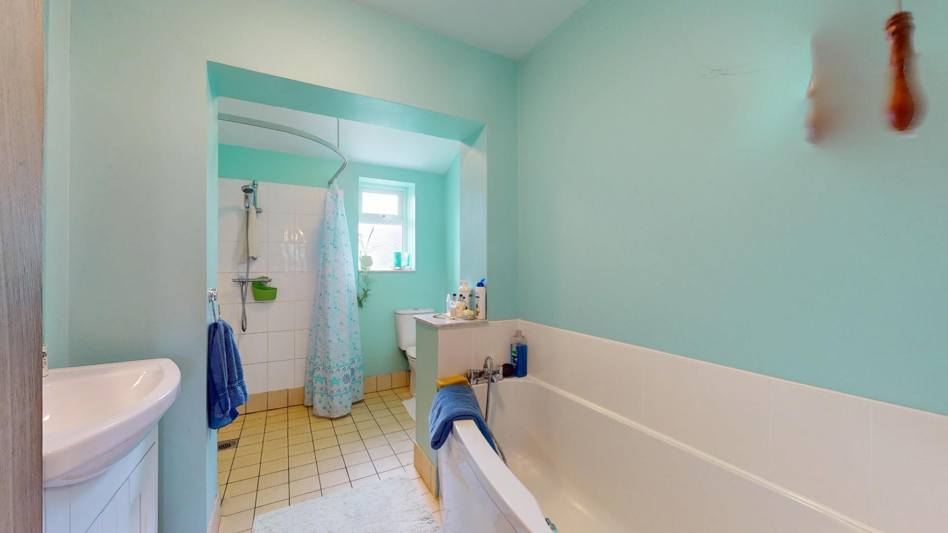 Maes Dolwen, Ruthin - BATHROOM