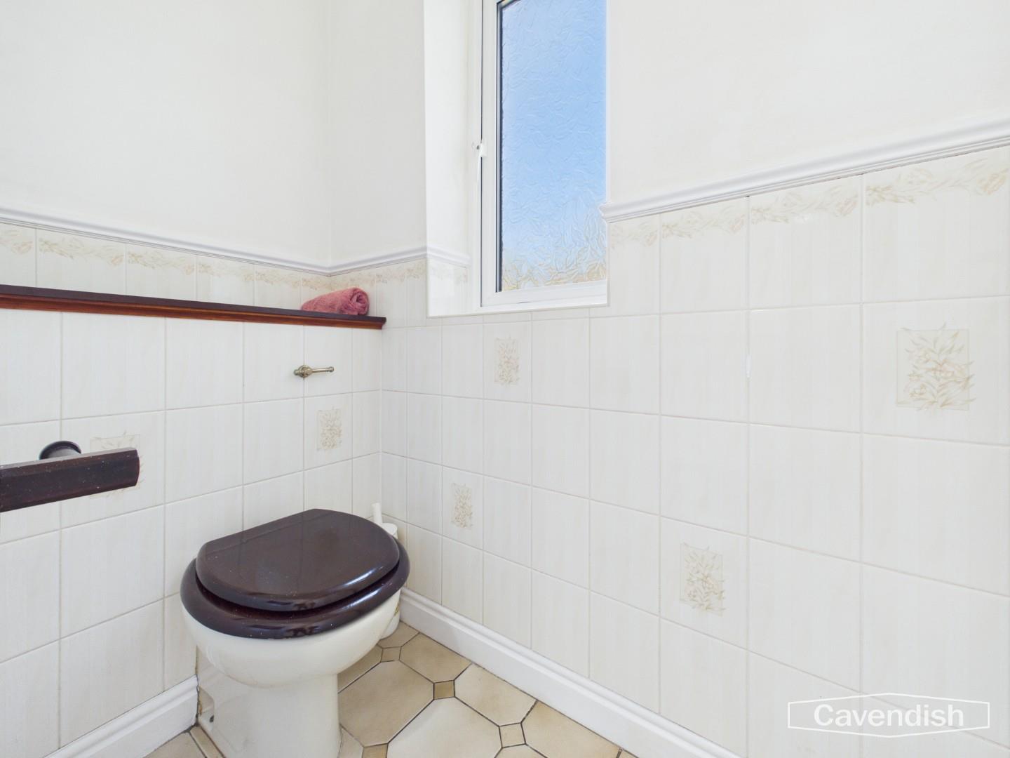 Maes Ffynnon, Ruthin - CLOAKROOM