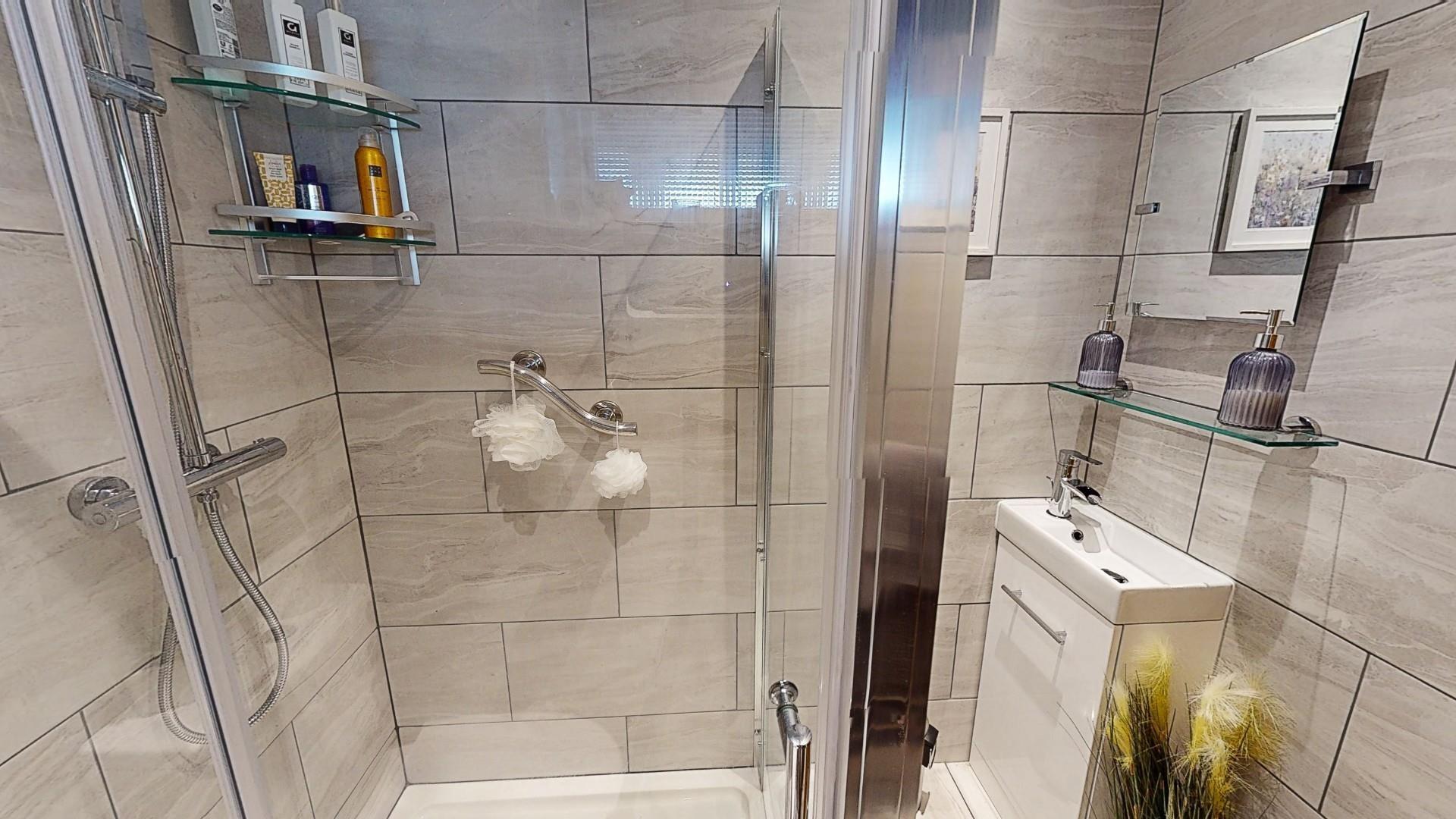 Llanfair Dyffryn Clwyd, Ruthin - SHOWER ROOM