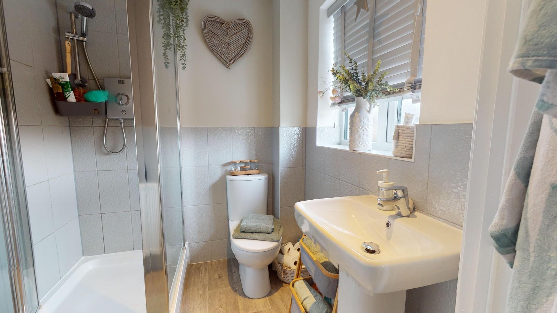 Stryd Yr Wylan, Ruthin - EN SUITE SHOWER ROOM