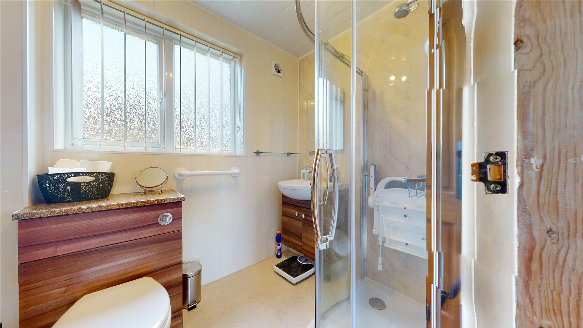 Erw Goch, Ruthin - SHOWER ROOM