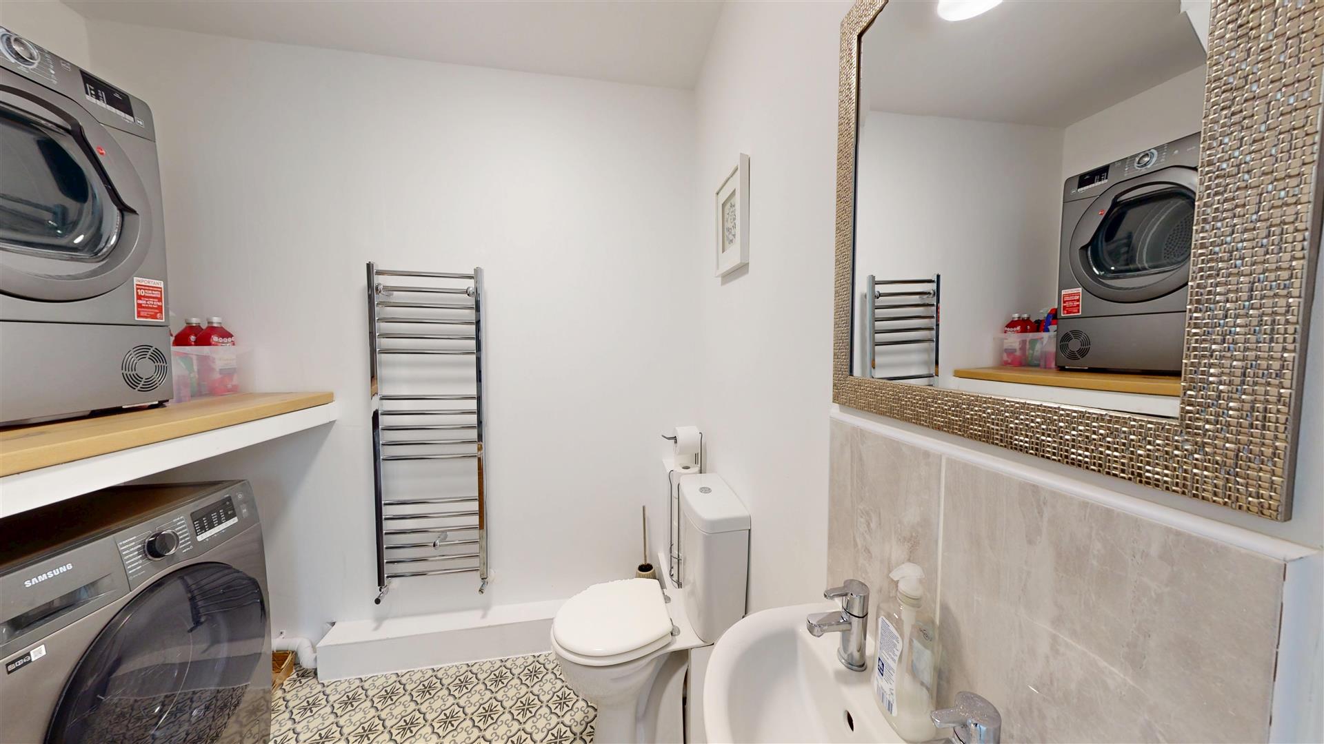 Lon Yr Eglwys, Rhewl, Ruthin - EN SUITE CLOAKROOM