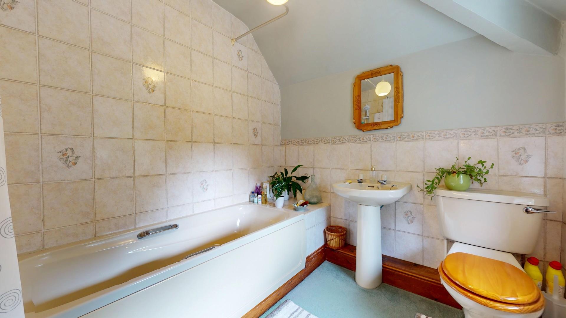 Llanfair Dyffryn Clwyd, Ruthin - BATHROOM