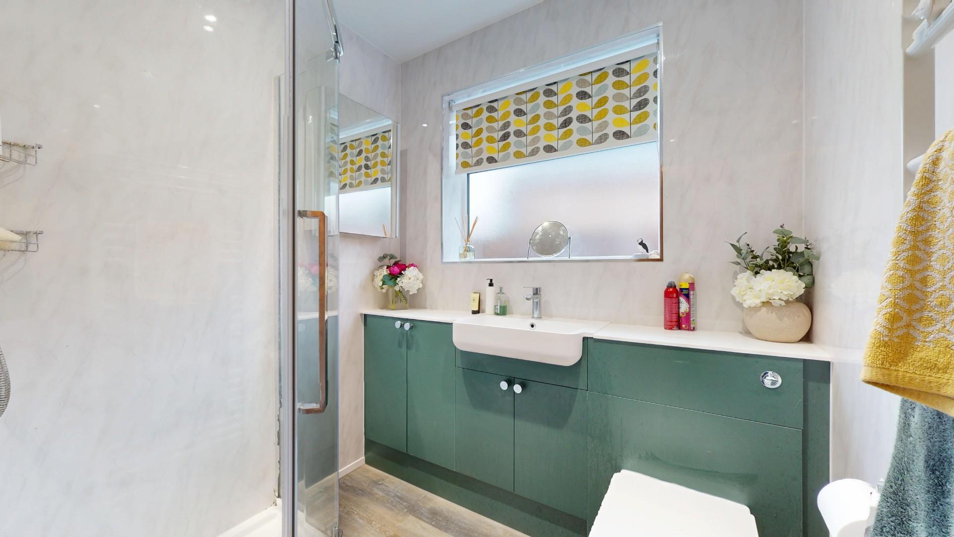 Maes Meugan, Ruthin - SHOWER ROOM