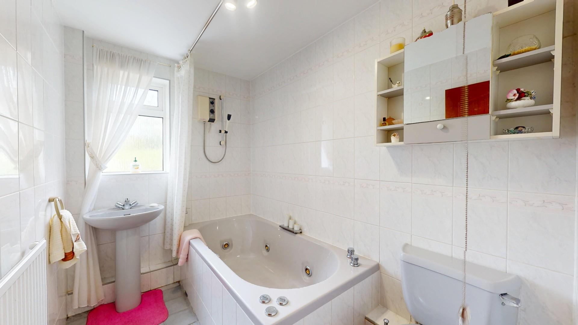 Corwen - BATHROOM