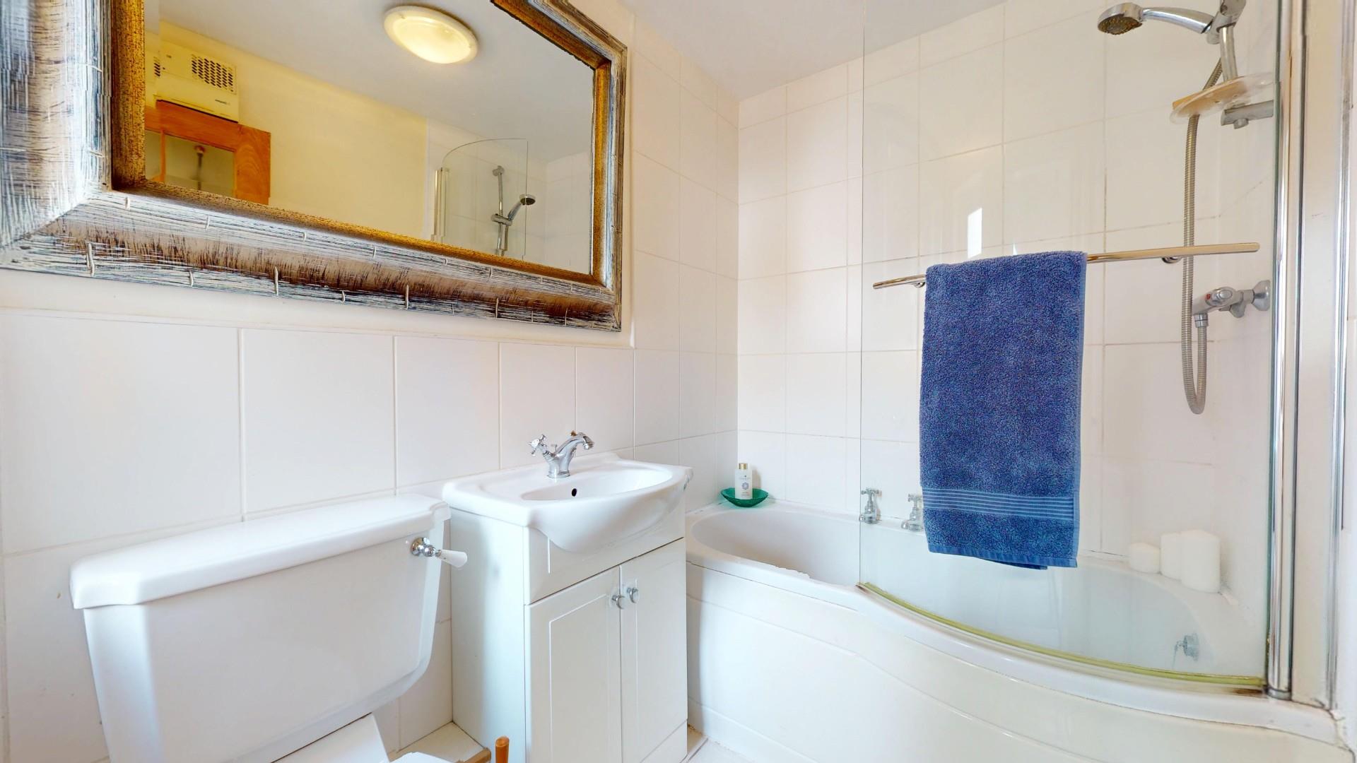 Cyffylliog, Ruthin - BATHROOM