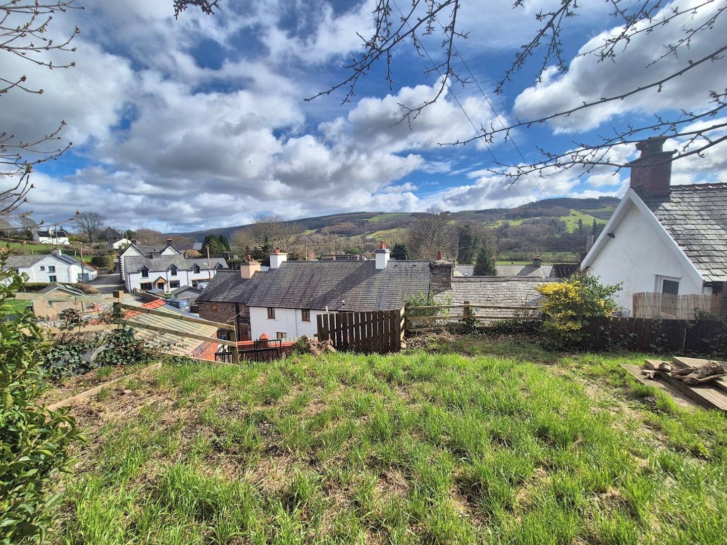 Llandderfel, Bala - GARDENS