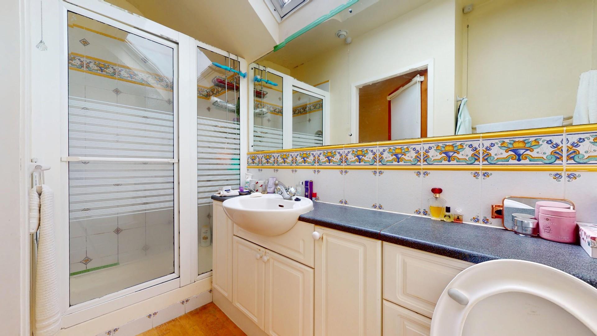Corwen - SHOWER ROOM