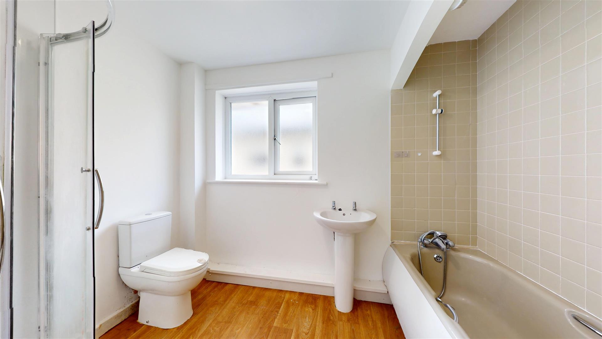 Llanfair Road, Ruthin - BATHROOM