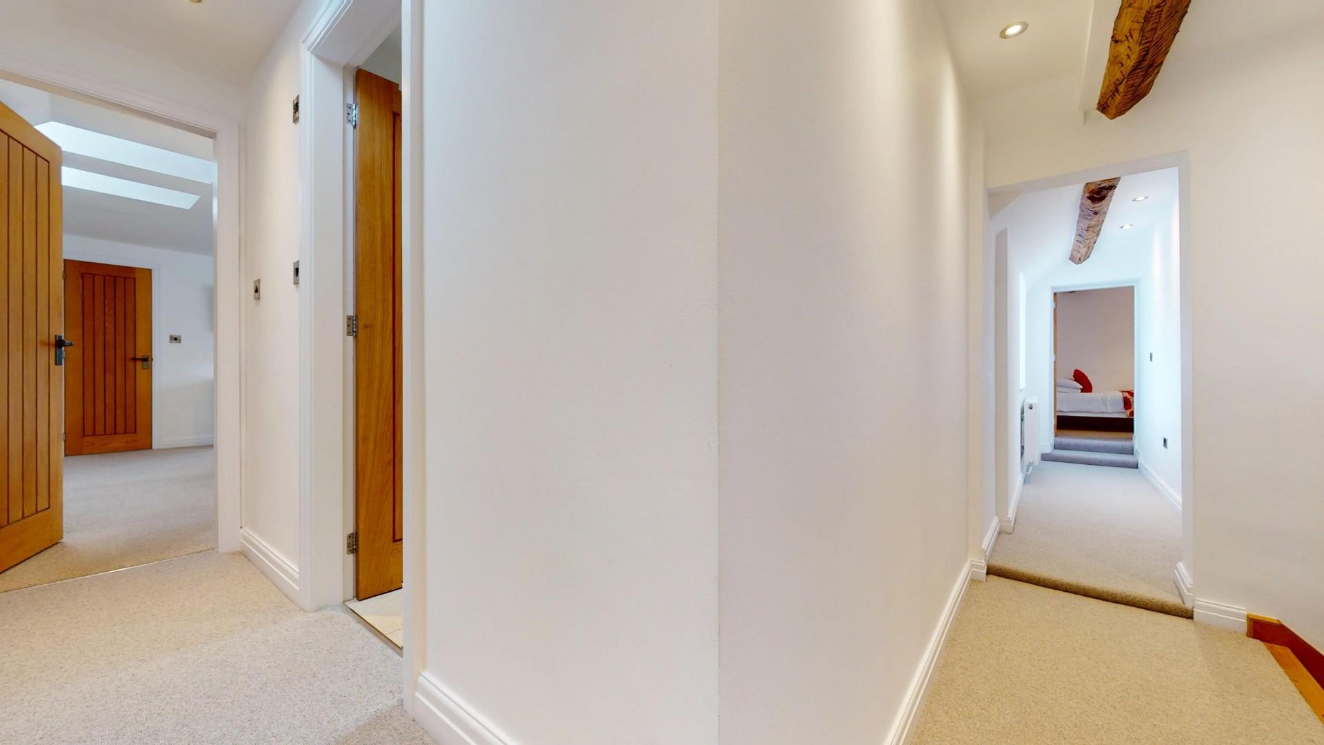 Mwrog Street, Ruthin - FIRST FLOOR LANDING