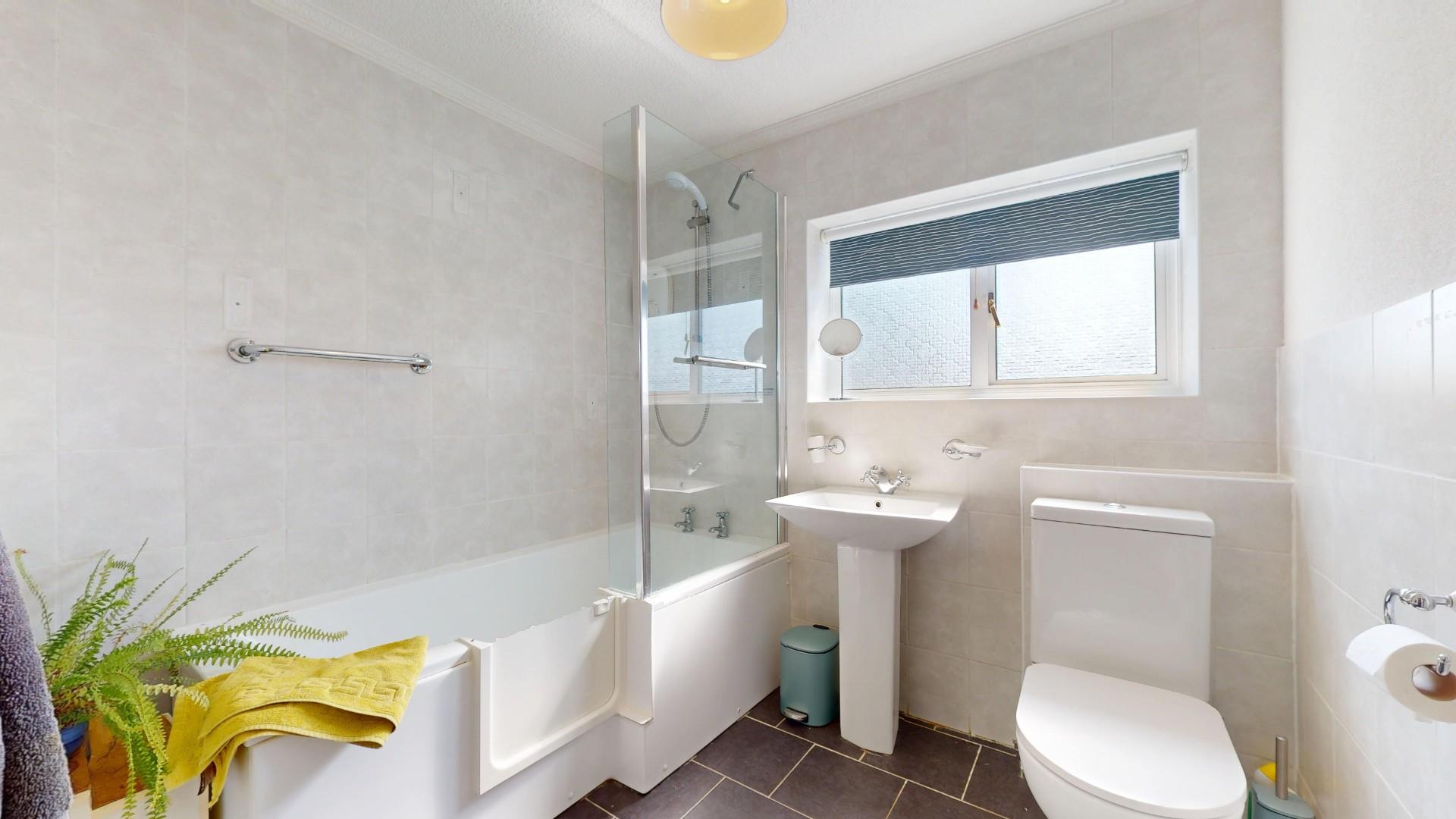 Gellifor, Ruthin - BATHROOM