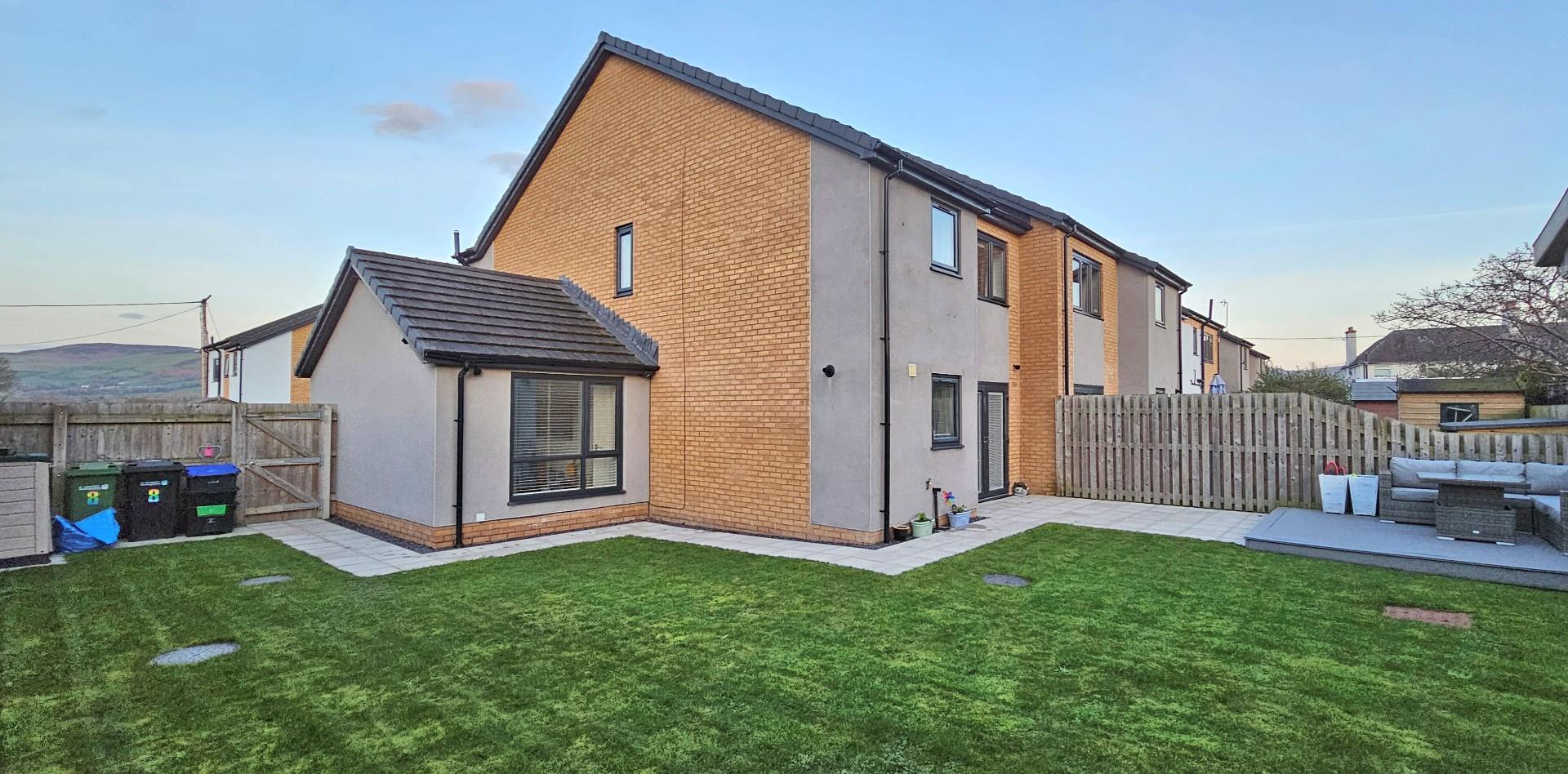 Lon Yr Eglwys, Rhewl, Ruthin - OUTSIDE