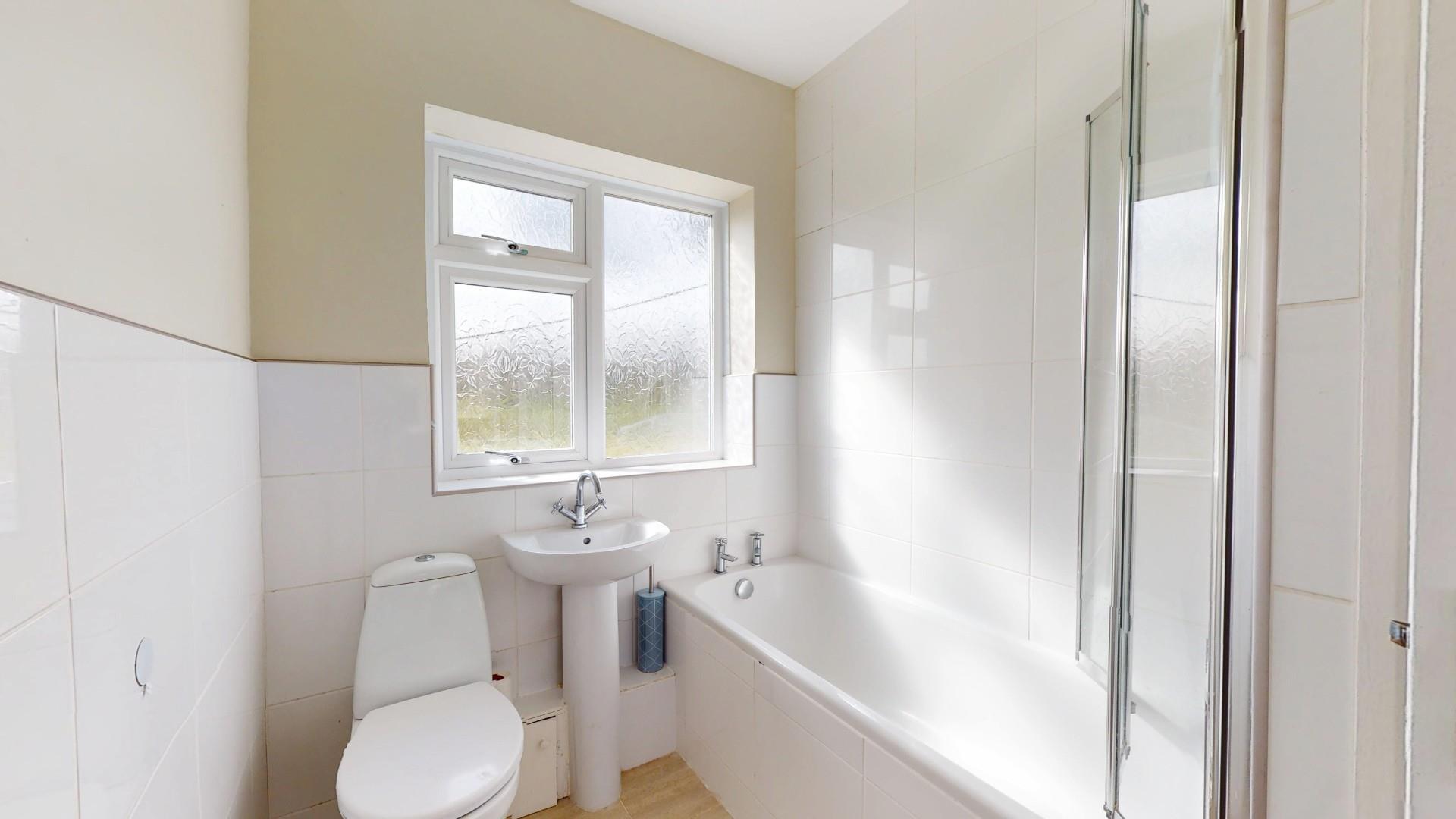 Llanfair Road, Ruthin - BATHROOM