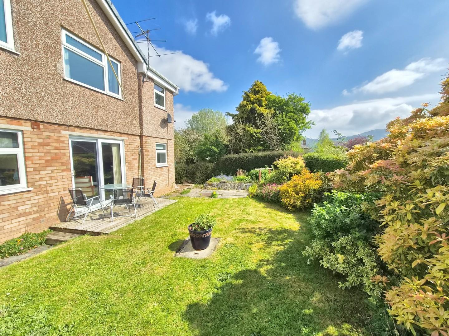 Llwyn Menlli, Ruthin - 