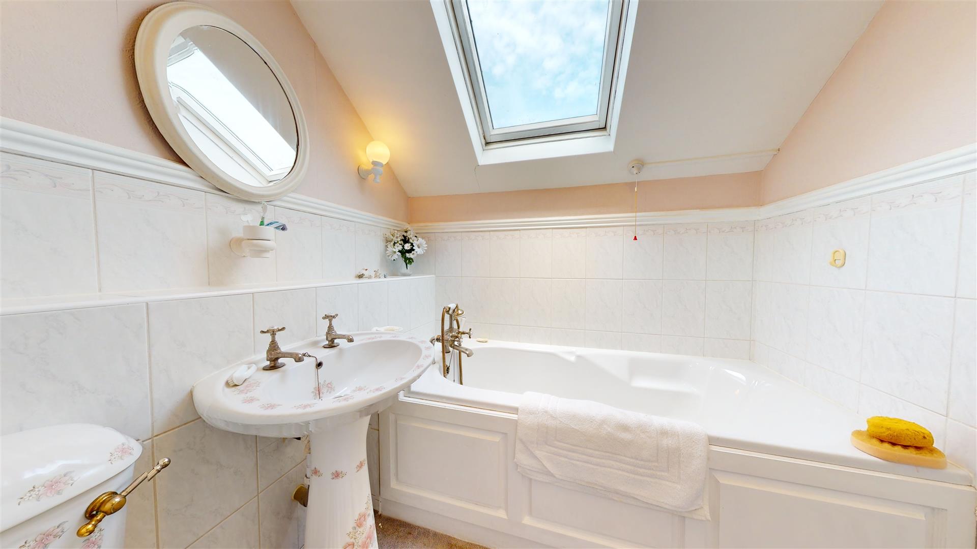 Maes Ffynnon, Ruthin - BATHROOM