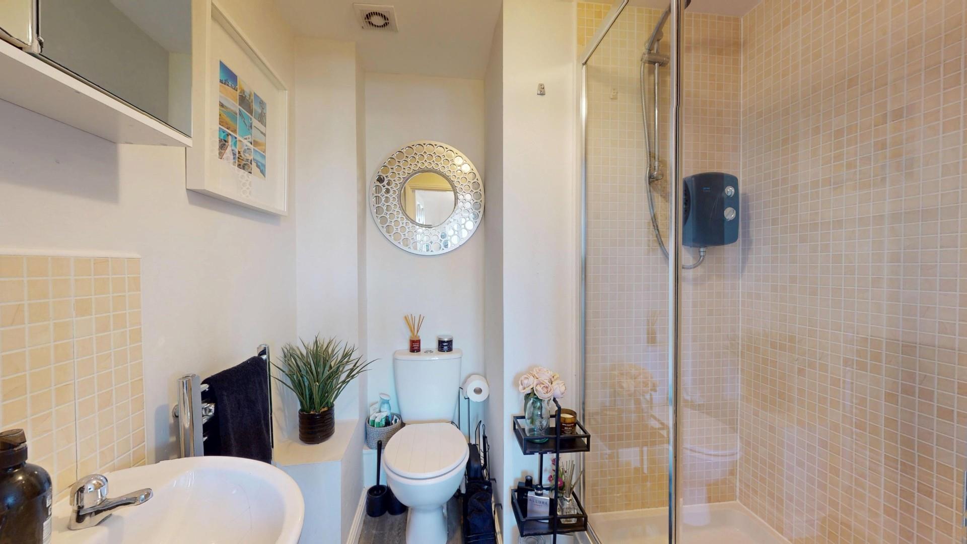 Stryd Barcud, Ruthin - EN SUITE SHOWER ROOM