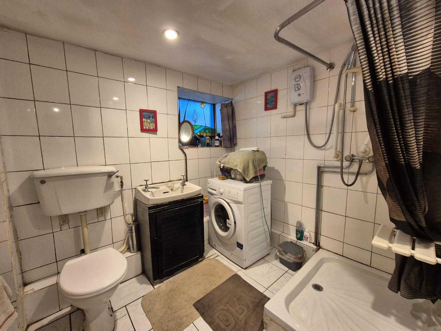 Llandrillo, Corwen - SHOWER ROOM