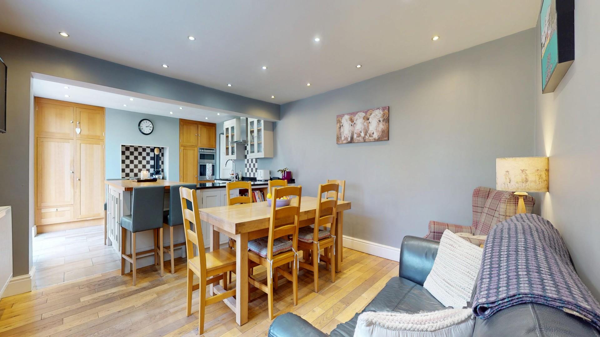 Llanbedr Dyffryn Clwyd, Ruthin - KITCHEN/DINING AND FAMILY ROOM