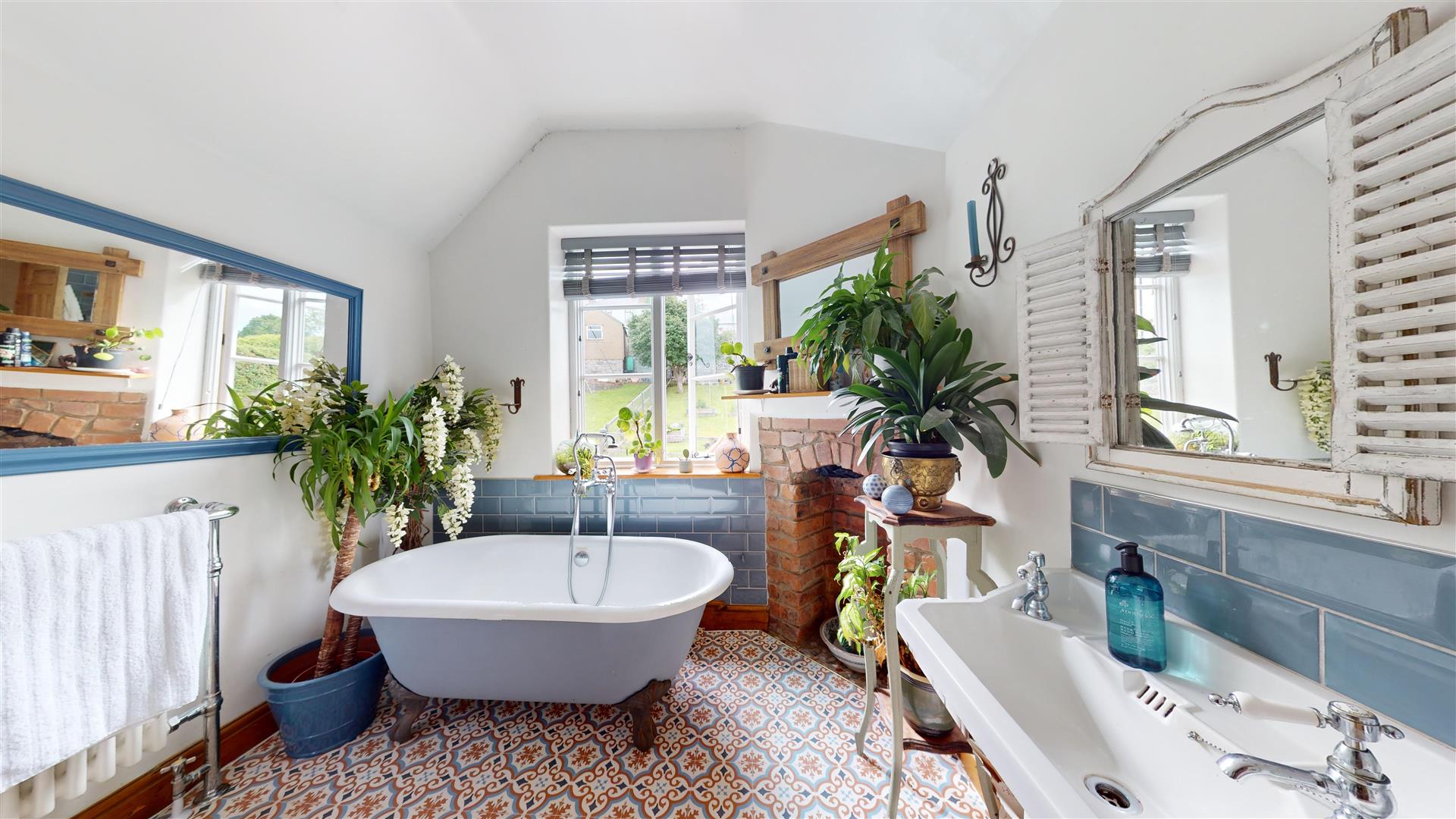 Tan Y Gwalia, Denbigh - BATHROOM