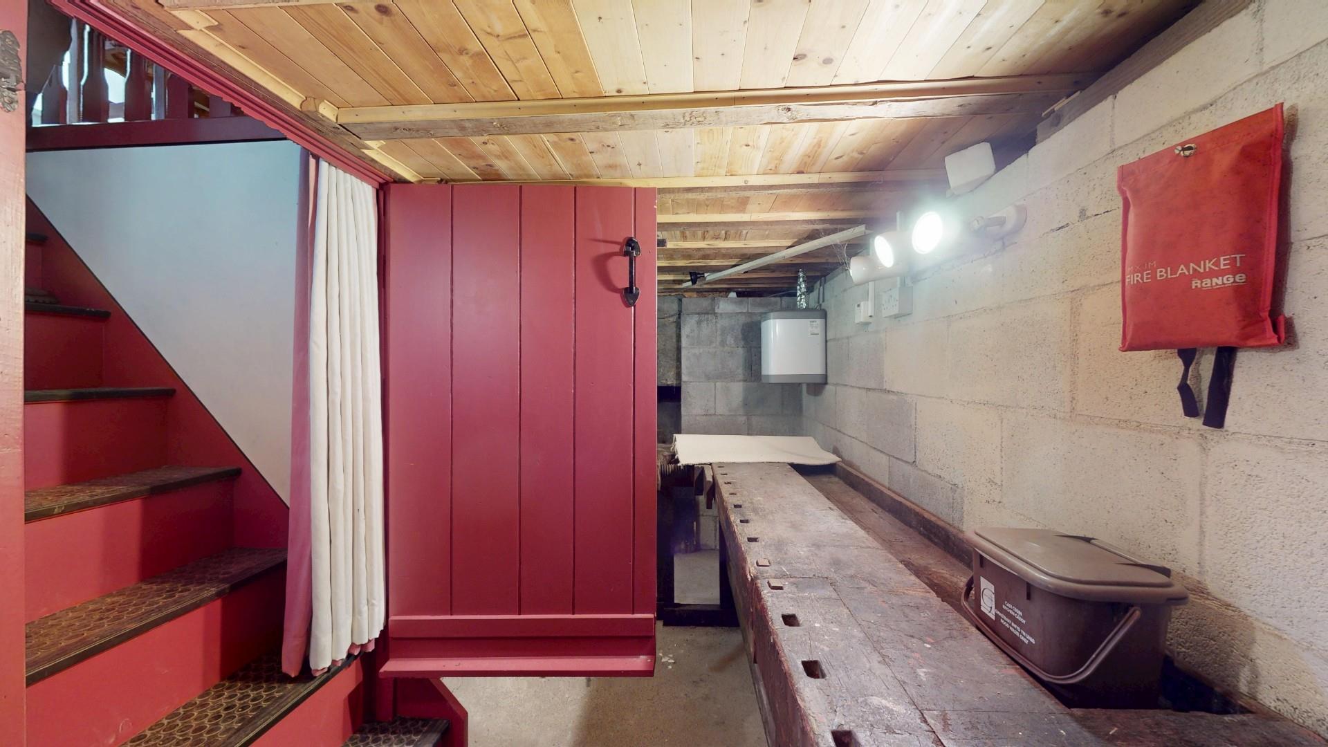 Llandderfel, Bala - BASEMENT