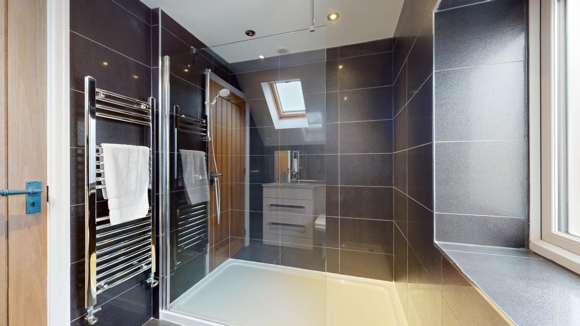Mwrog Street, Ruthin - EN SUITE SHOWER ROOM