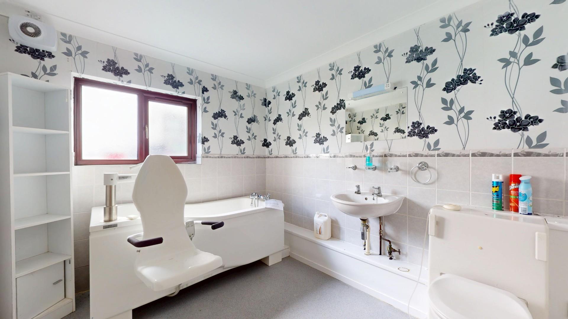 Garreg Lwyd, Gwyddelwern, Corwen - BATHROOM