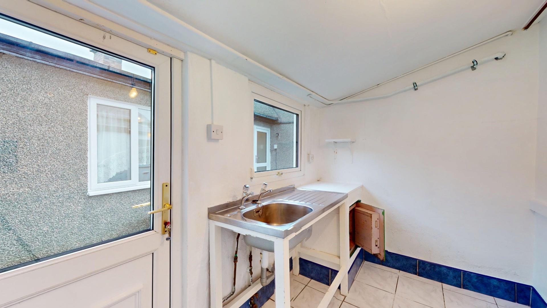 High Street, Bala - SIDE PORCH/WASH ROOM