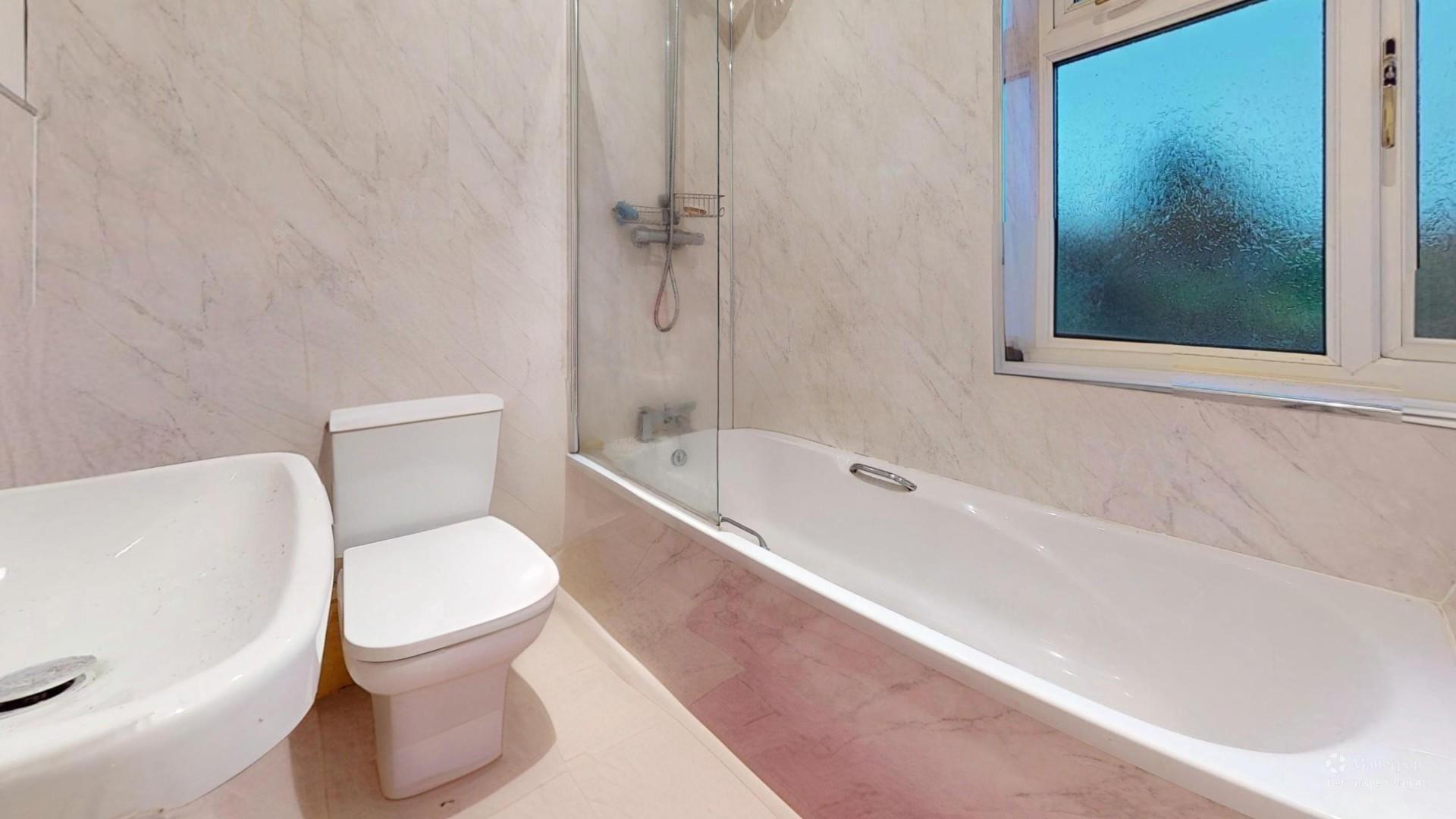 Maes Annedd, Derwen, Corwen - BATHROOM