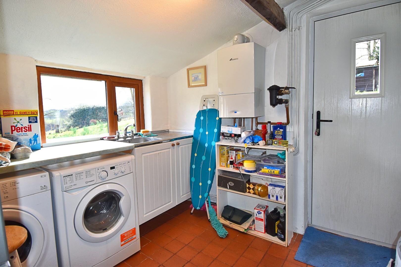 Betws Gwerfil Goch, Corwen - UTILITY ROOM / SIDE PORCH