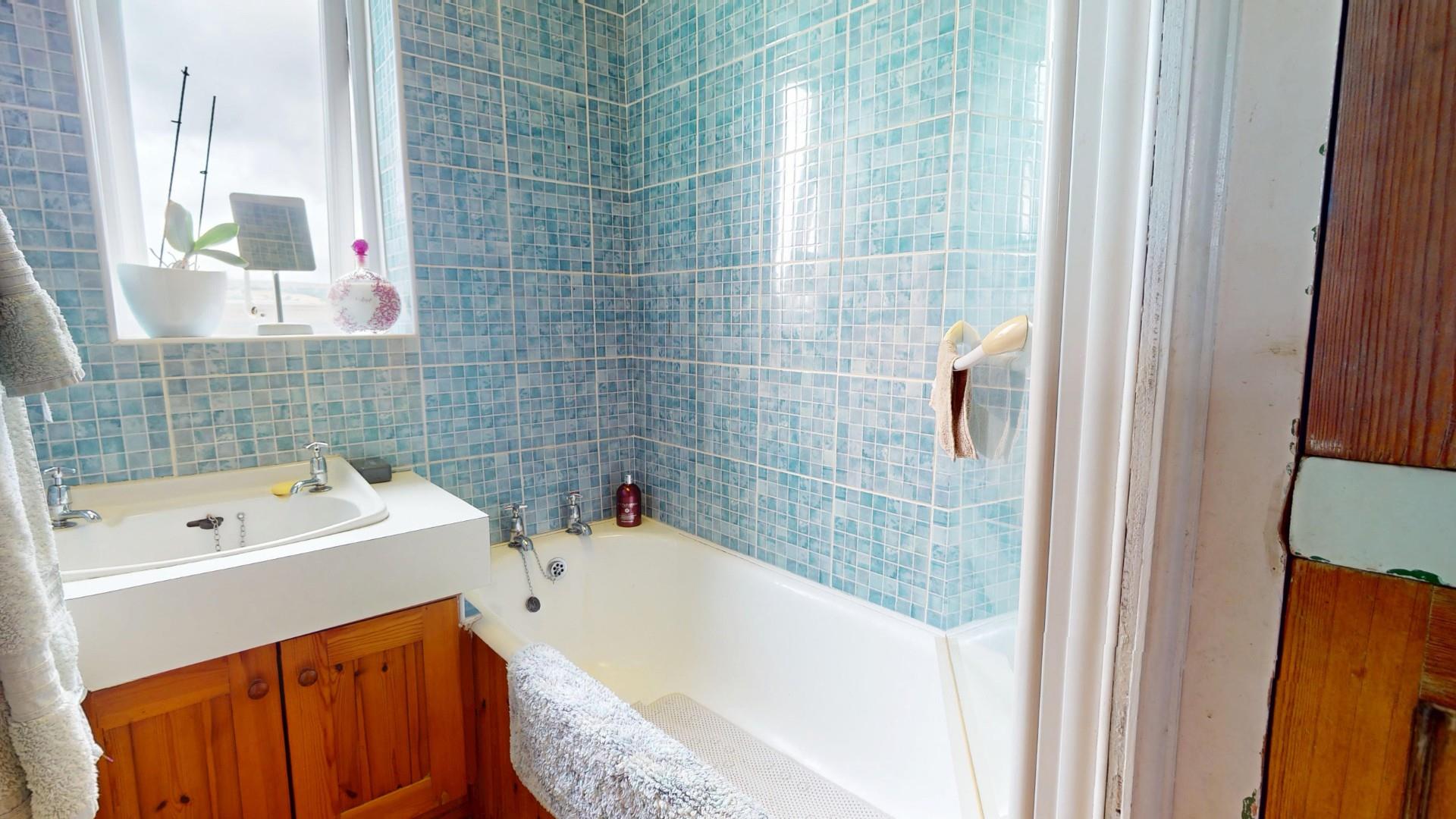 The Crescent, Corwen - BATHROOM