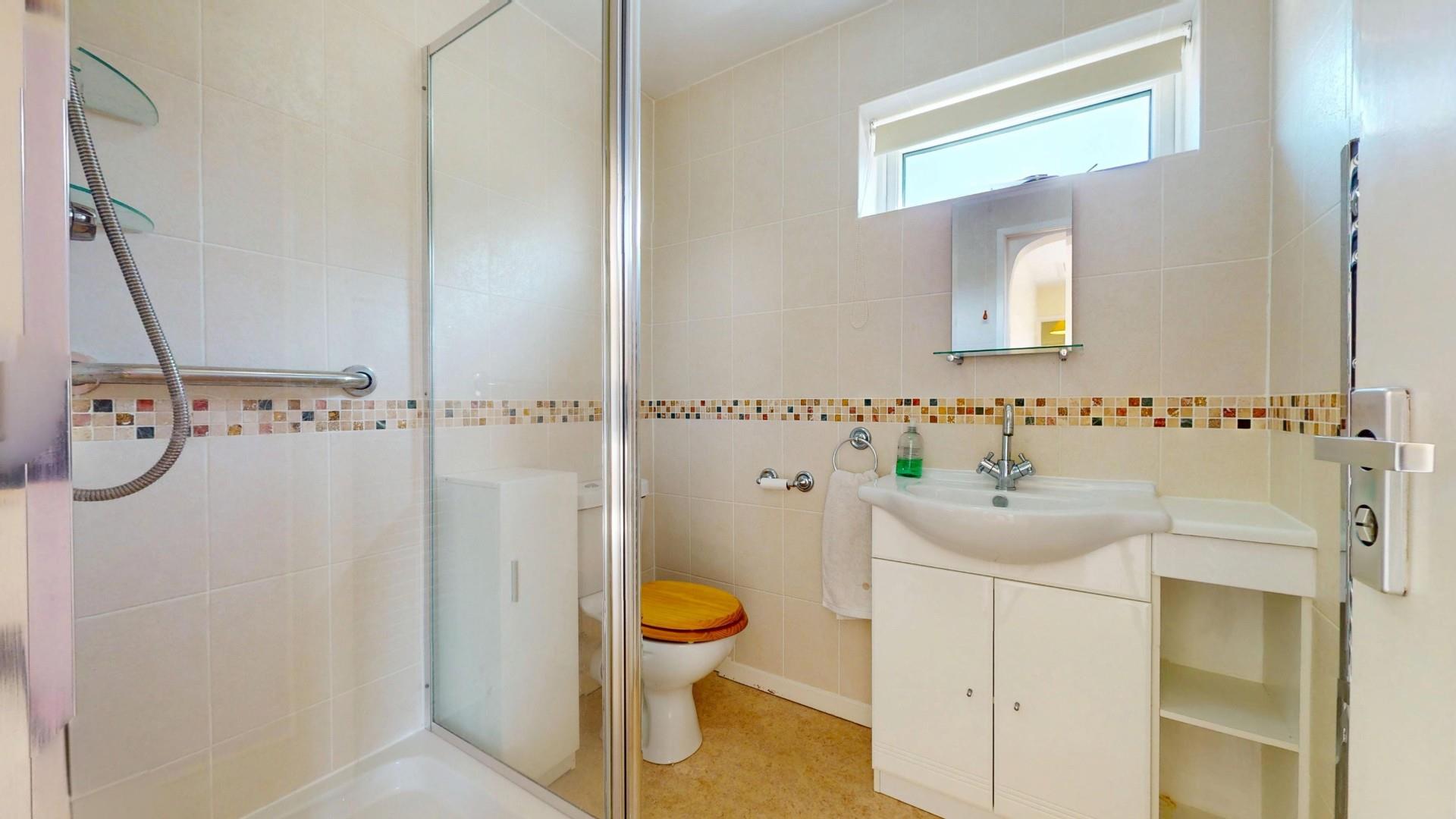 Llwyn Menlli, Ruthin - ENSUITE SHOWER ROOM