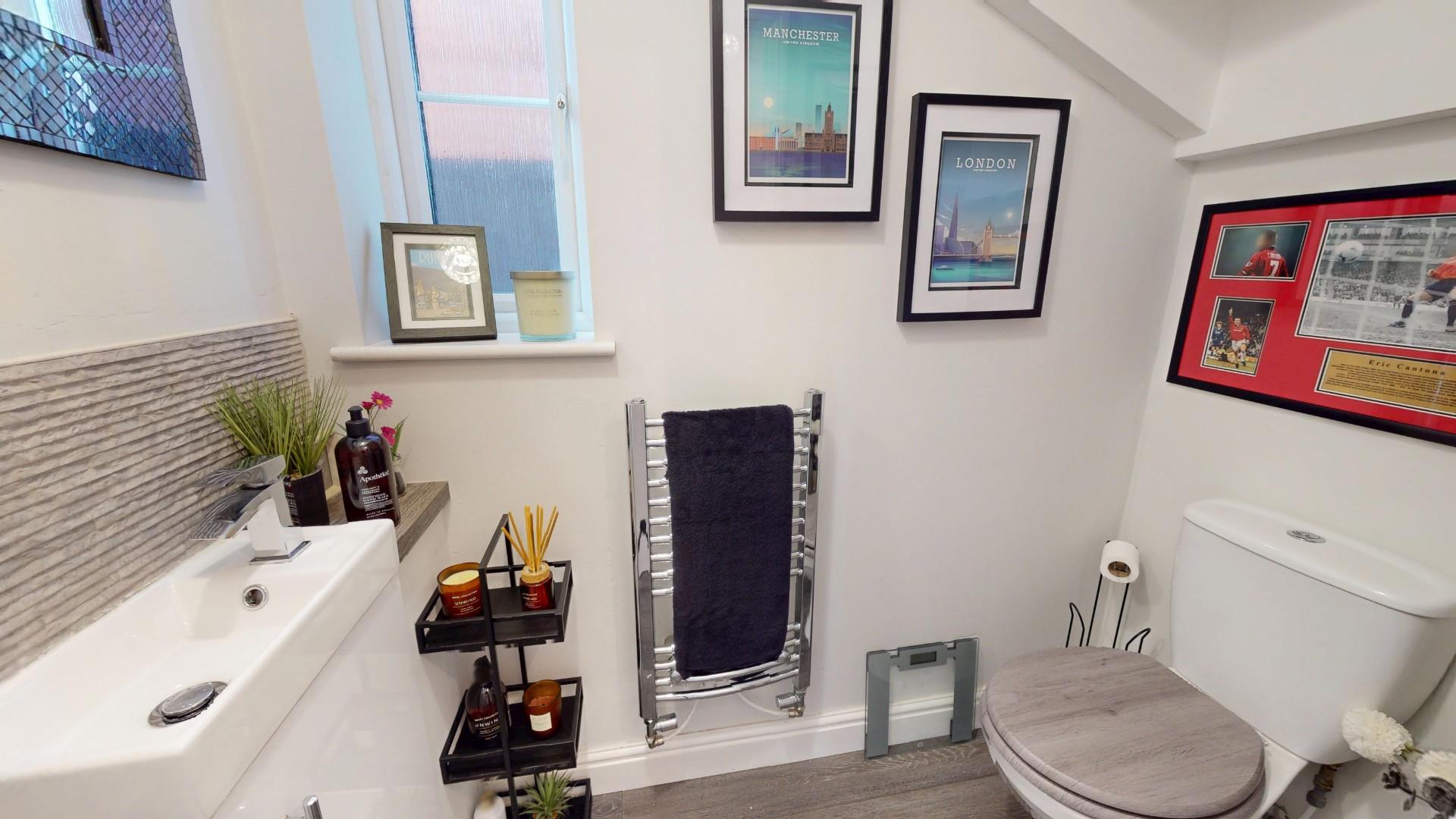 Stryd Barcud, Ruthin - CLOAKROOM