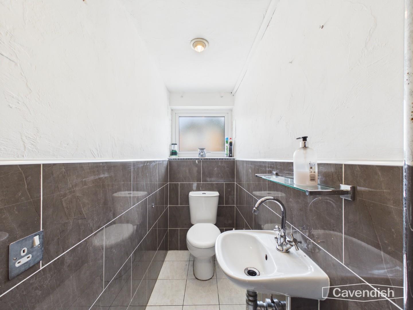 Tyn Y Parc, Ruthin - CLOAKROOM