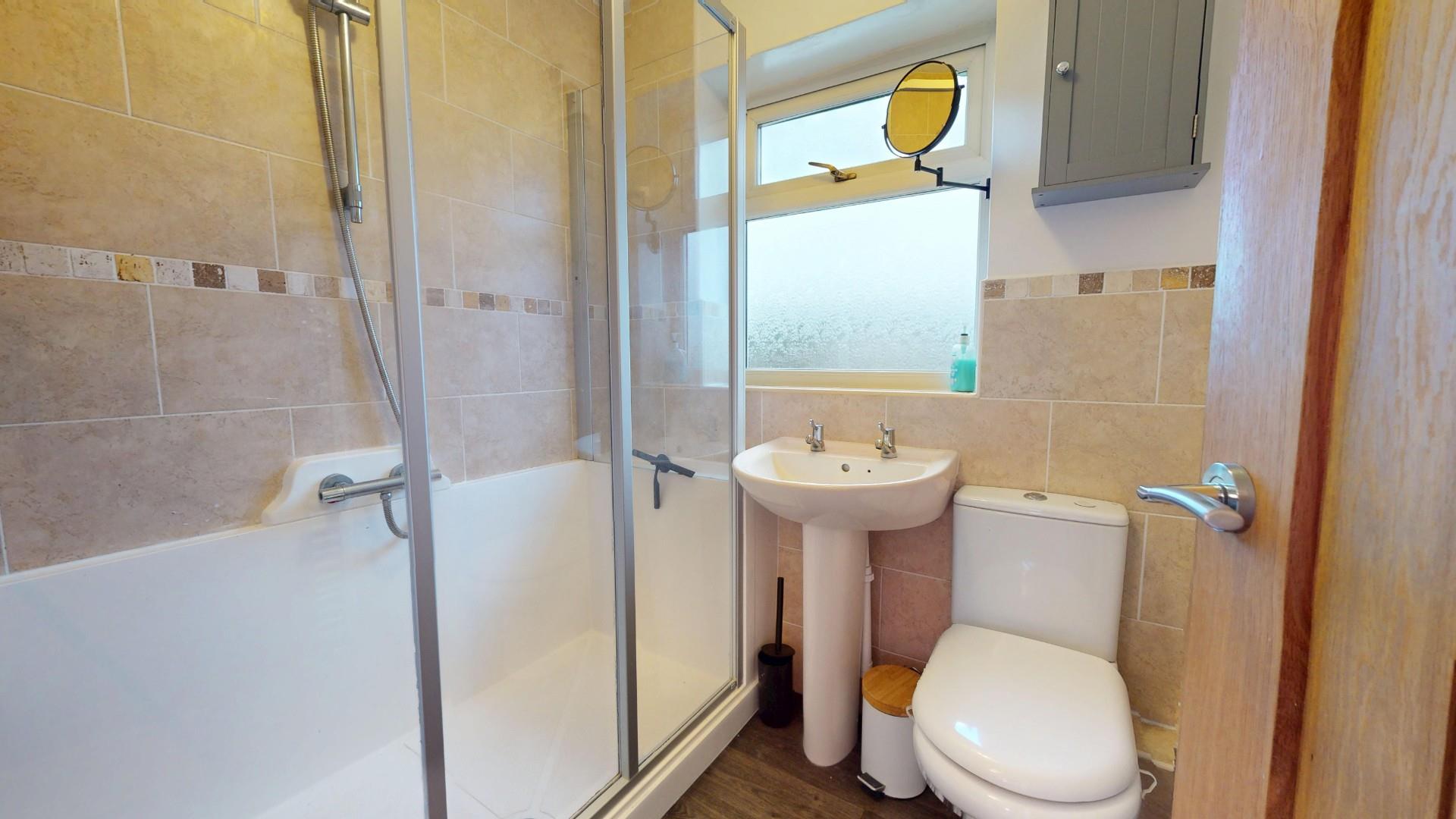 Bro Deg, Ruthin - SHOWER ROOM