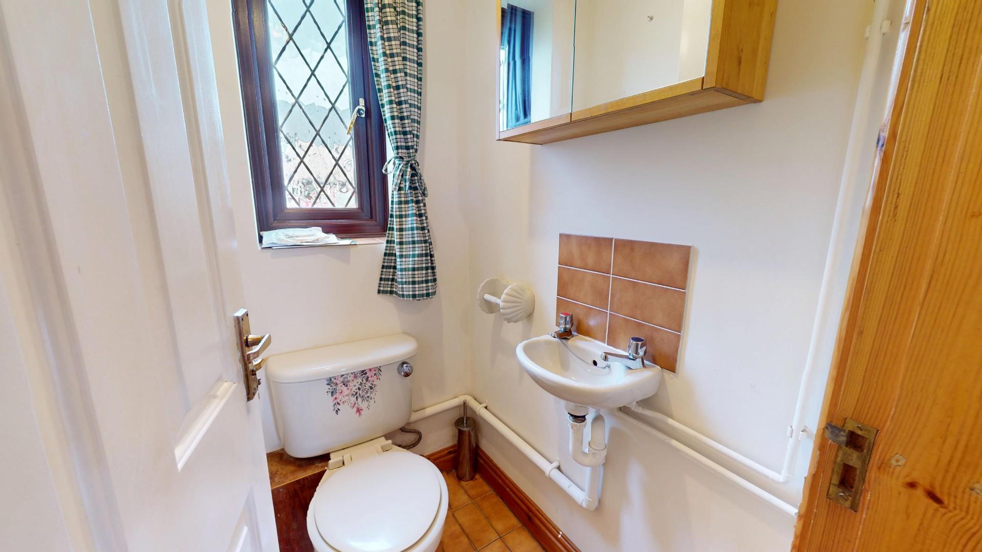 Ffordd Yr Orsaf, Rhewl, Ruthin - CLOAKROOM