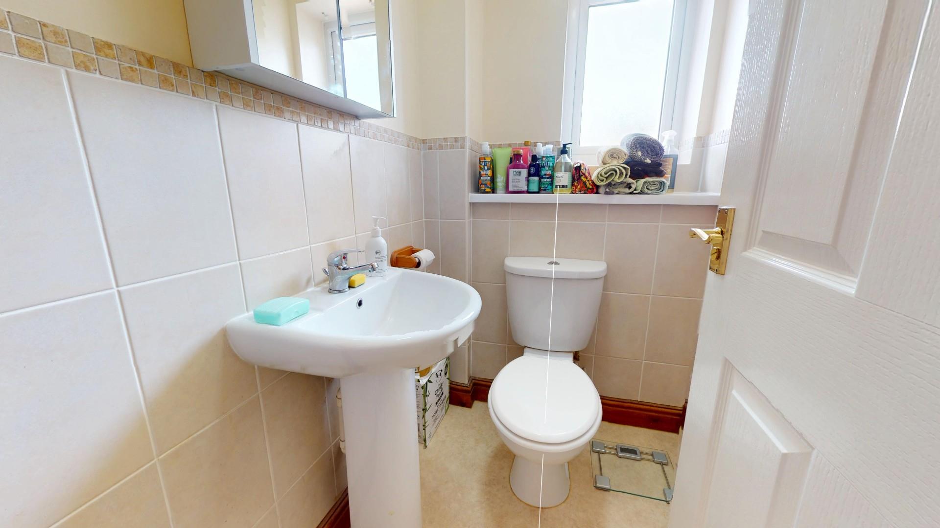 Llawr Y Dyffryn, Ruthin - EN SUITE CLOAKROOM